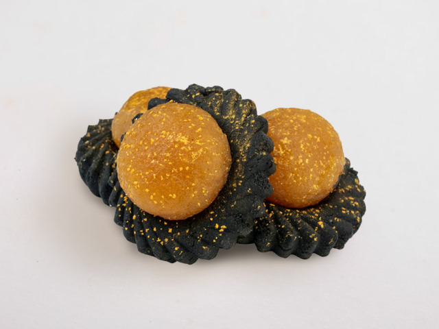 Jumbo Black Gold Traditional Pineapple Tarts